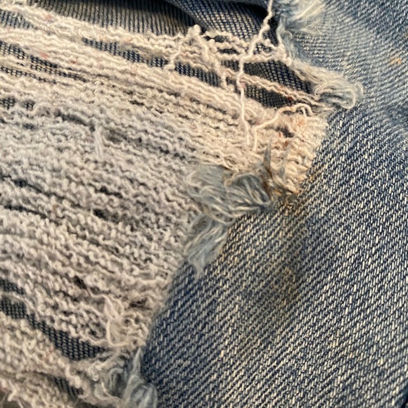 ⚡️Hollister Low Rise Distressed⚡️ ($7 flash sale) - Picture 6 of 6